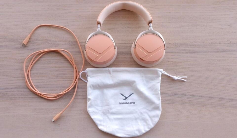 Beyerdynamic Aventho Y headphone on a beige table